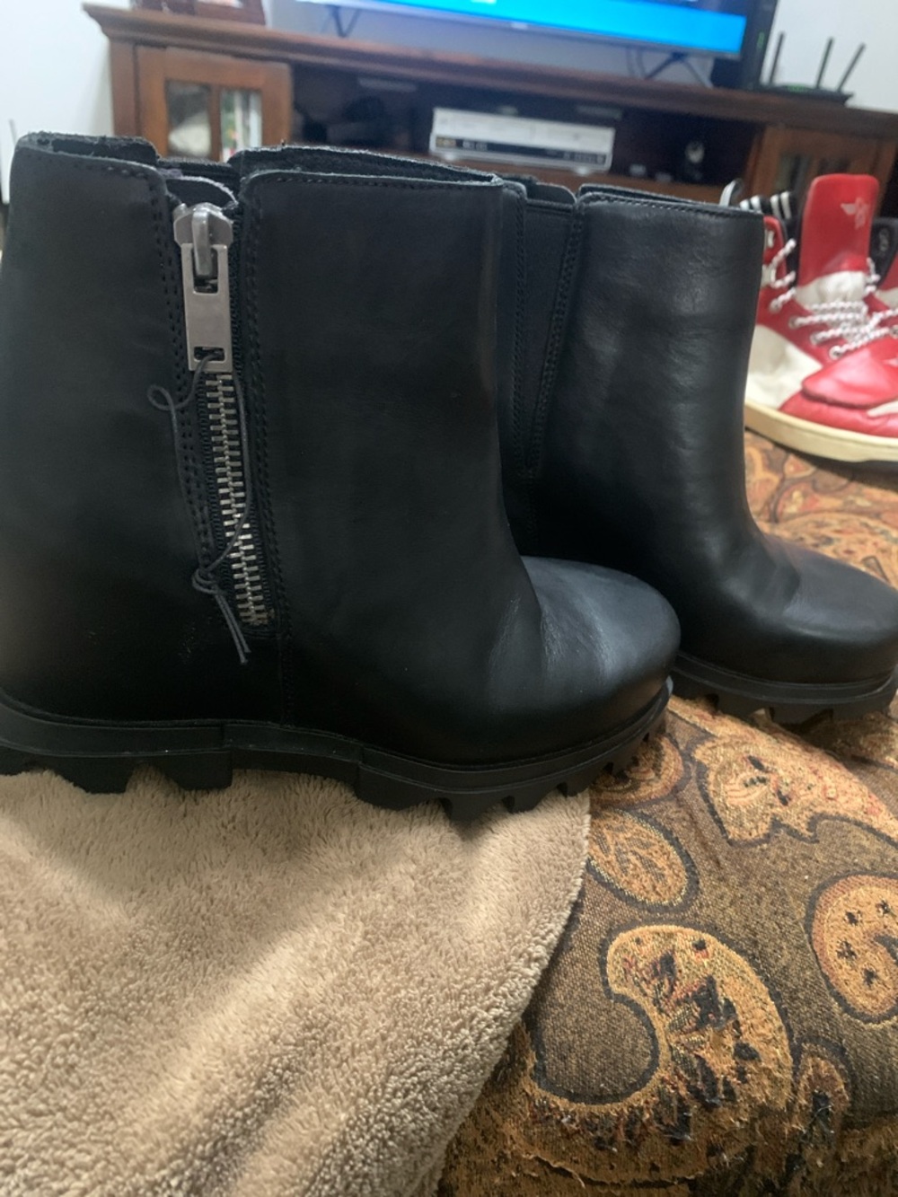 Sorel Black Leather Side-Zip Lug Sole Ankle Boots
